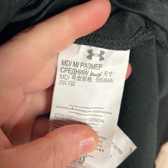 Under Armour 1/4 Zip Size Medium - Picture 5 of 5